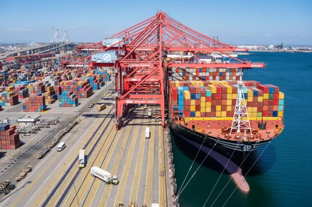 如何开创了用集装箱海运，及我国集装箱运输的发展？